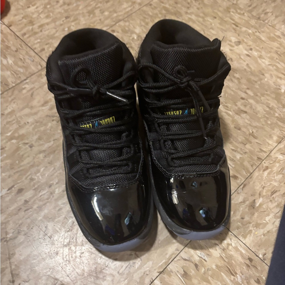 Julia Jordan Kids Black Glossy Sneakers Dm before purchasing online